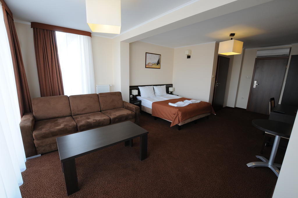 Hotel Martex Плоньск Экстерьер фото