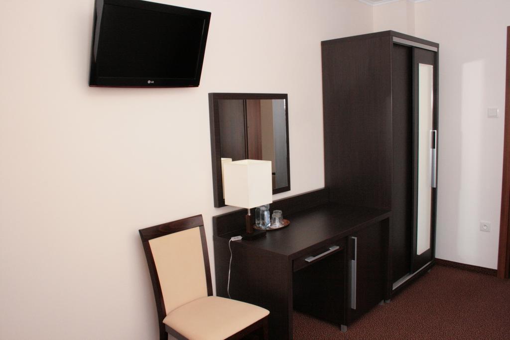 Hotel Martex Плоньск Экстерьер фото